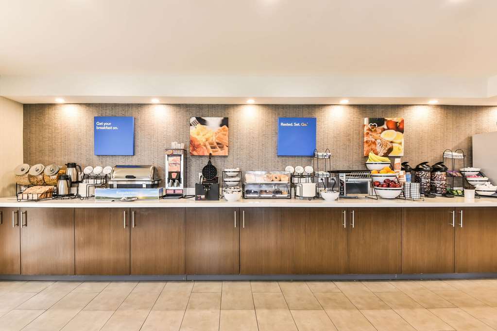 Comfort Inn Montreal Airport Pointe-Claire Restaurant photo